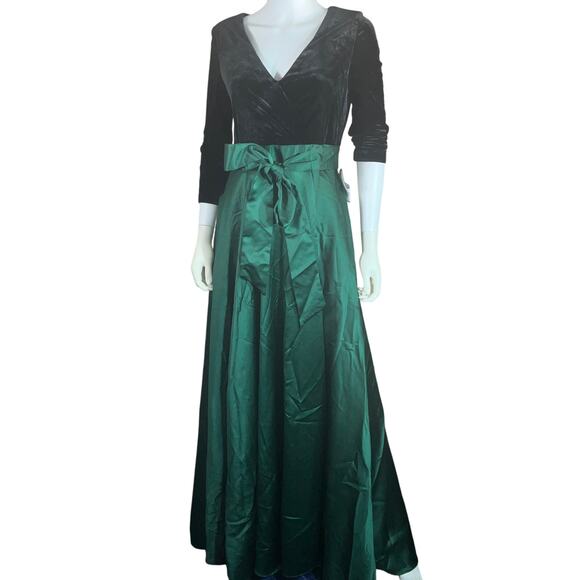 XSCAPE  Green Velvet Color Block Full-Length Formal Gown Dress 8 NWT - Picture 1 of 5